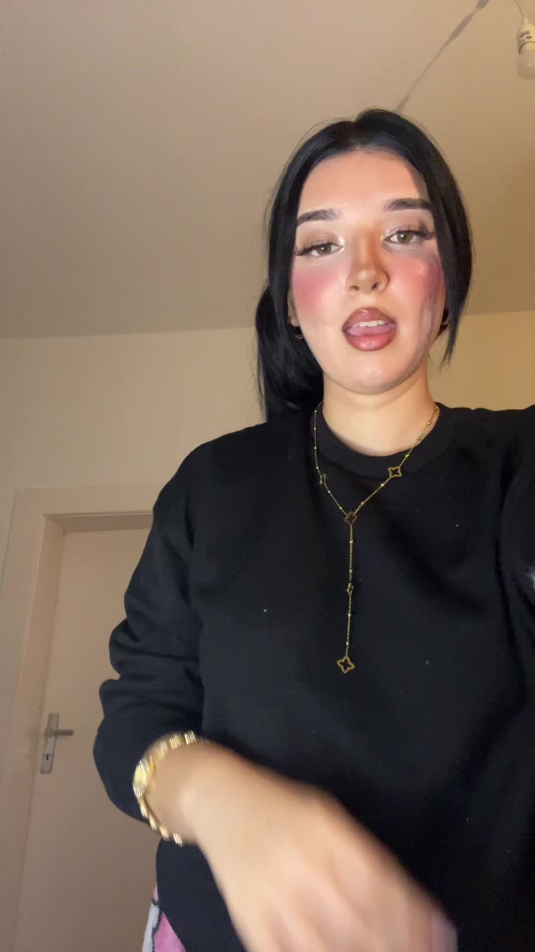 @🐍_𝐒𝐀𝐑𝐀𝐇_ 🐍