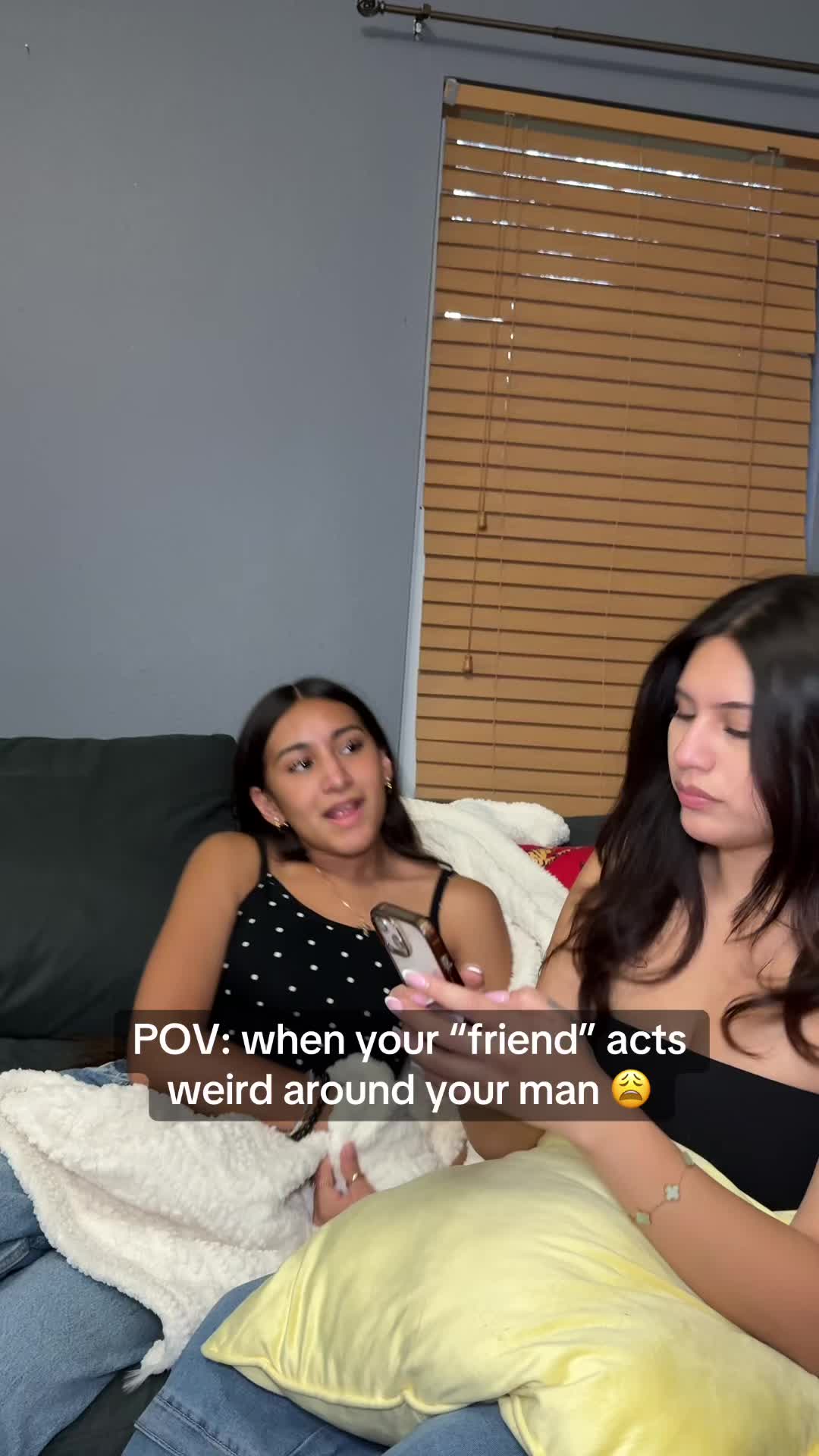 @Hermanas&ensp;V