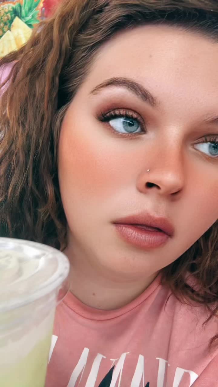 @❌Blue eyes and thick thighs❌