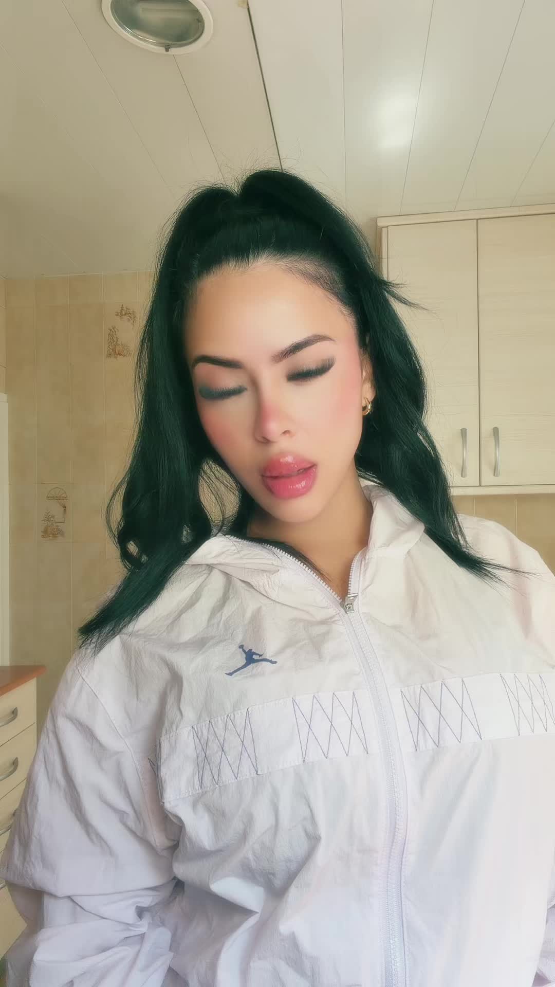 @Kimberly Alexandra R