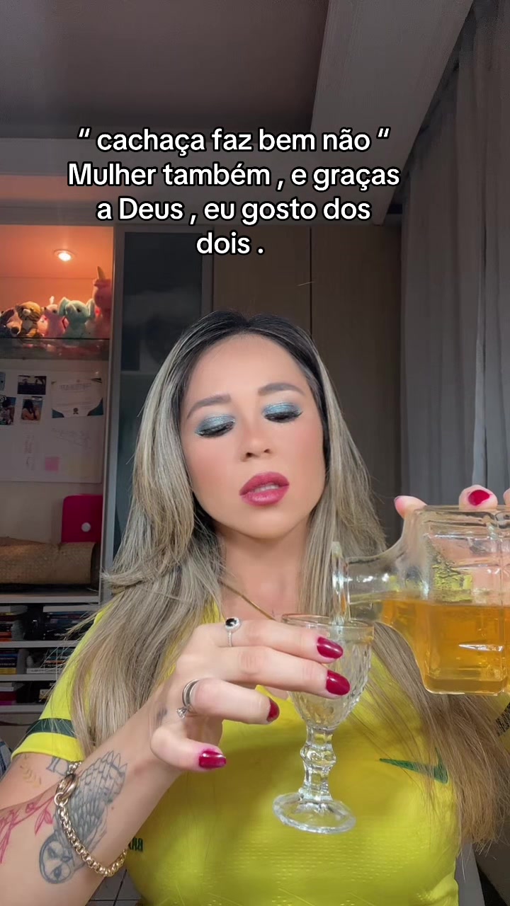 @Helana Castro ✨🐝🌻💛