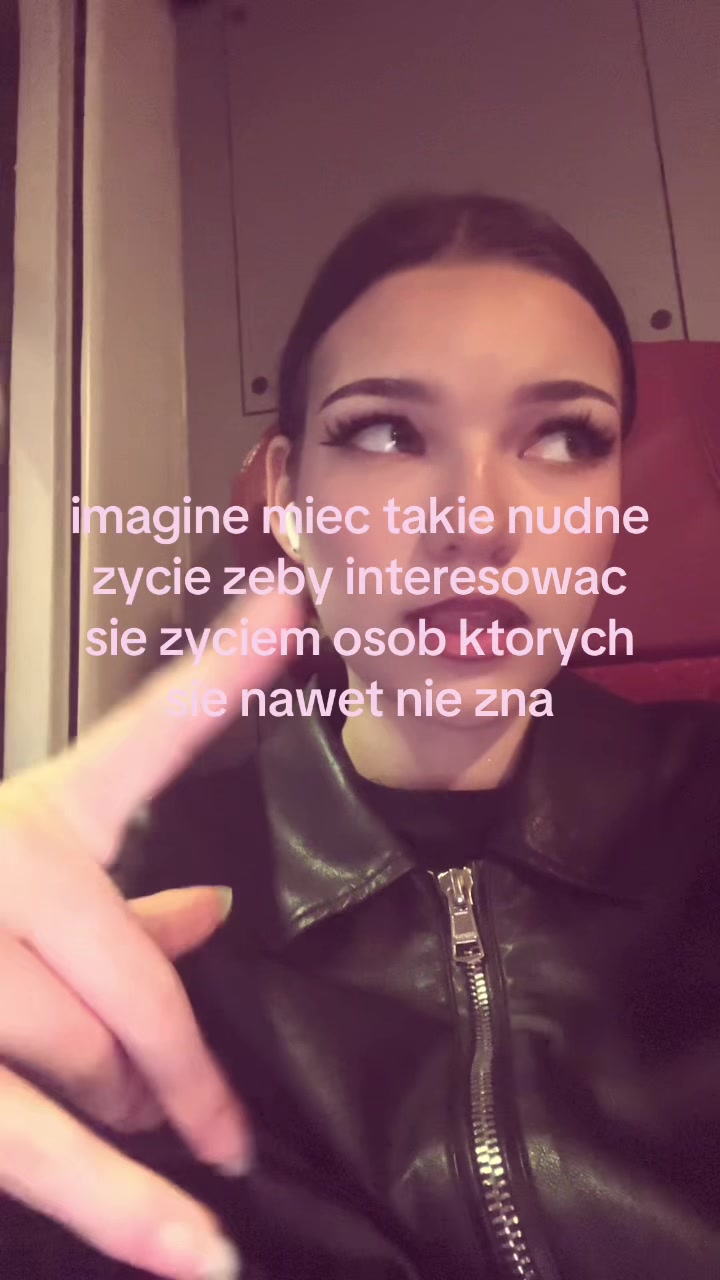 @🫰🏼