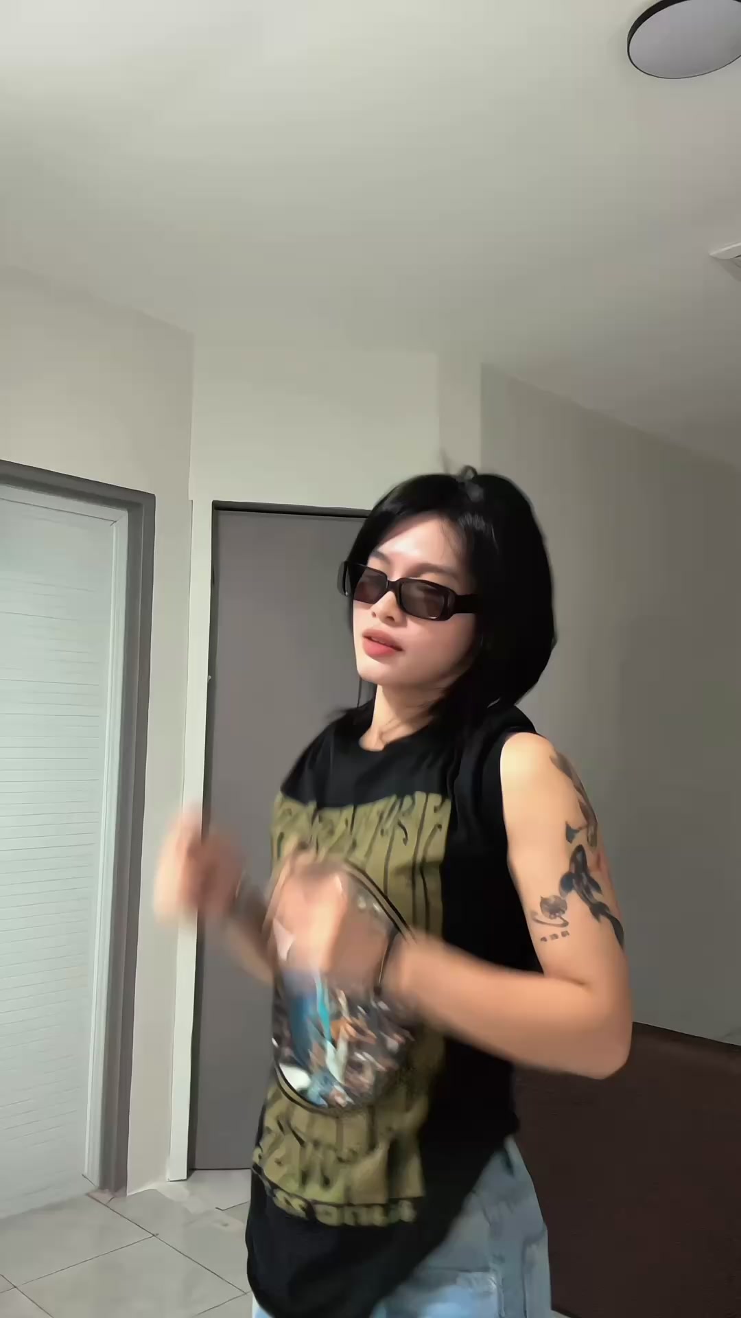 @⃟