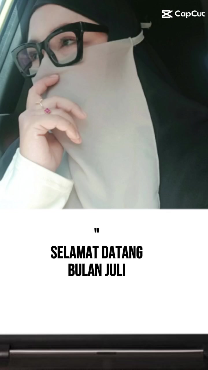 @hj dewi almira tour leader