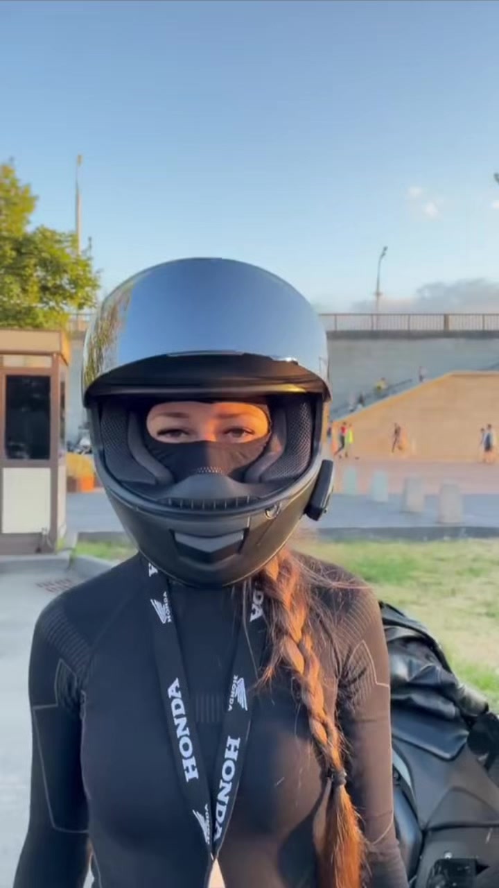 @Tinasports_