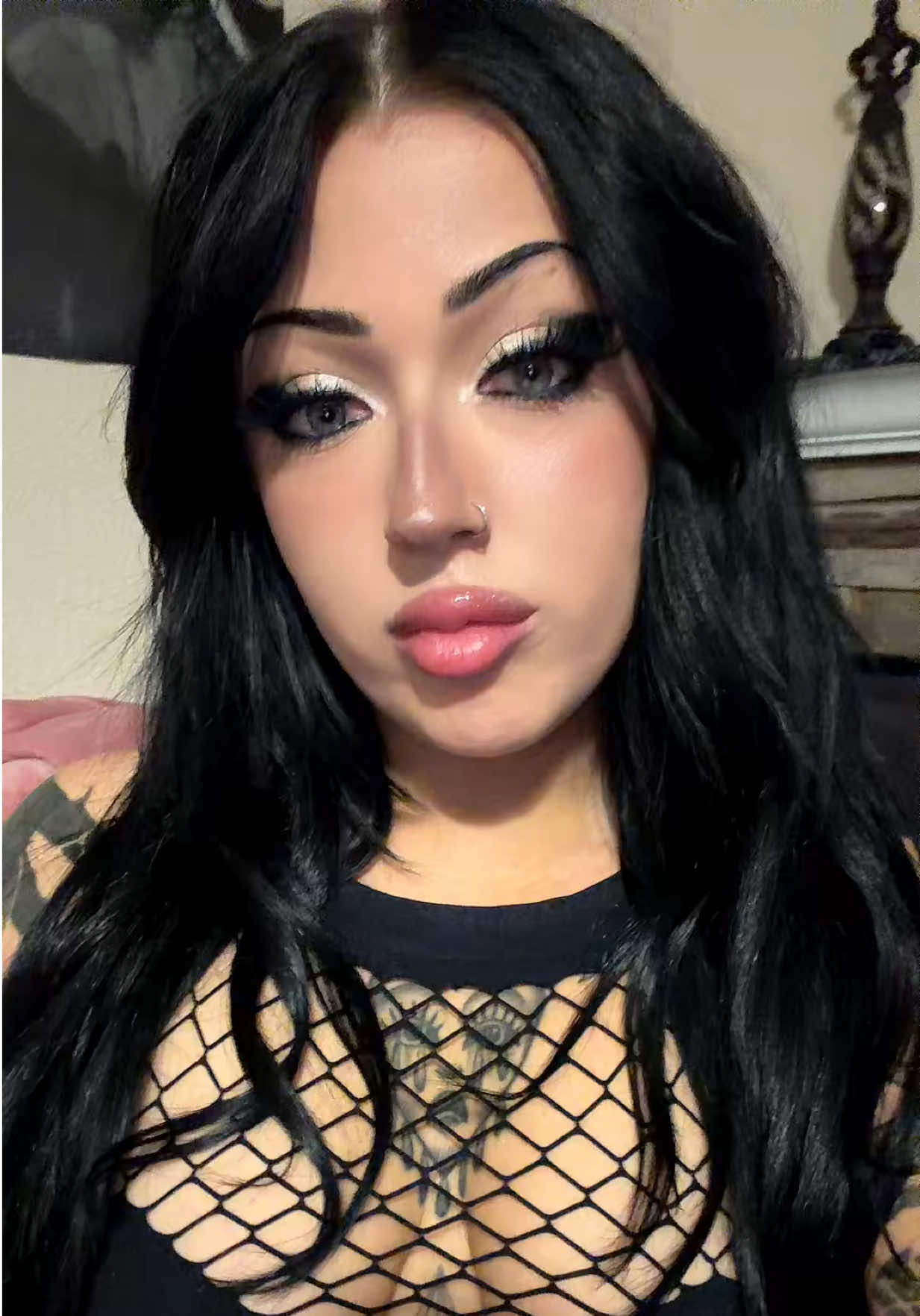 @drowningmysorrowz