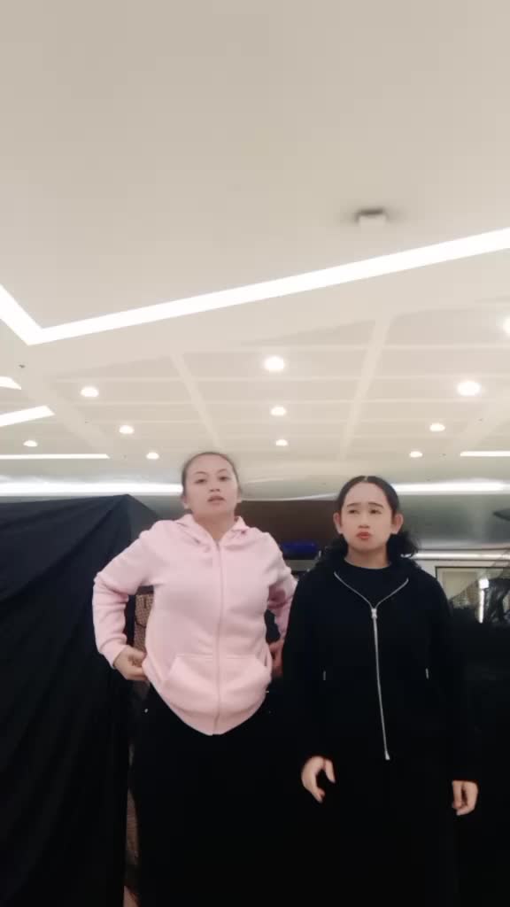@伊笑
