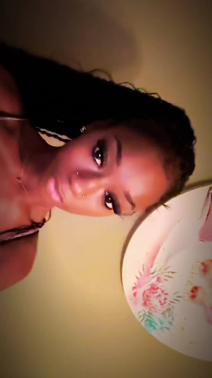 @zarriahelai