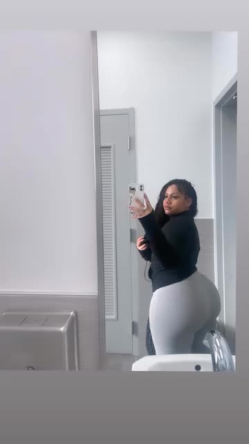 @TheeTropixalRedd