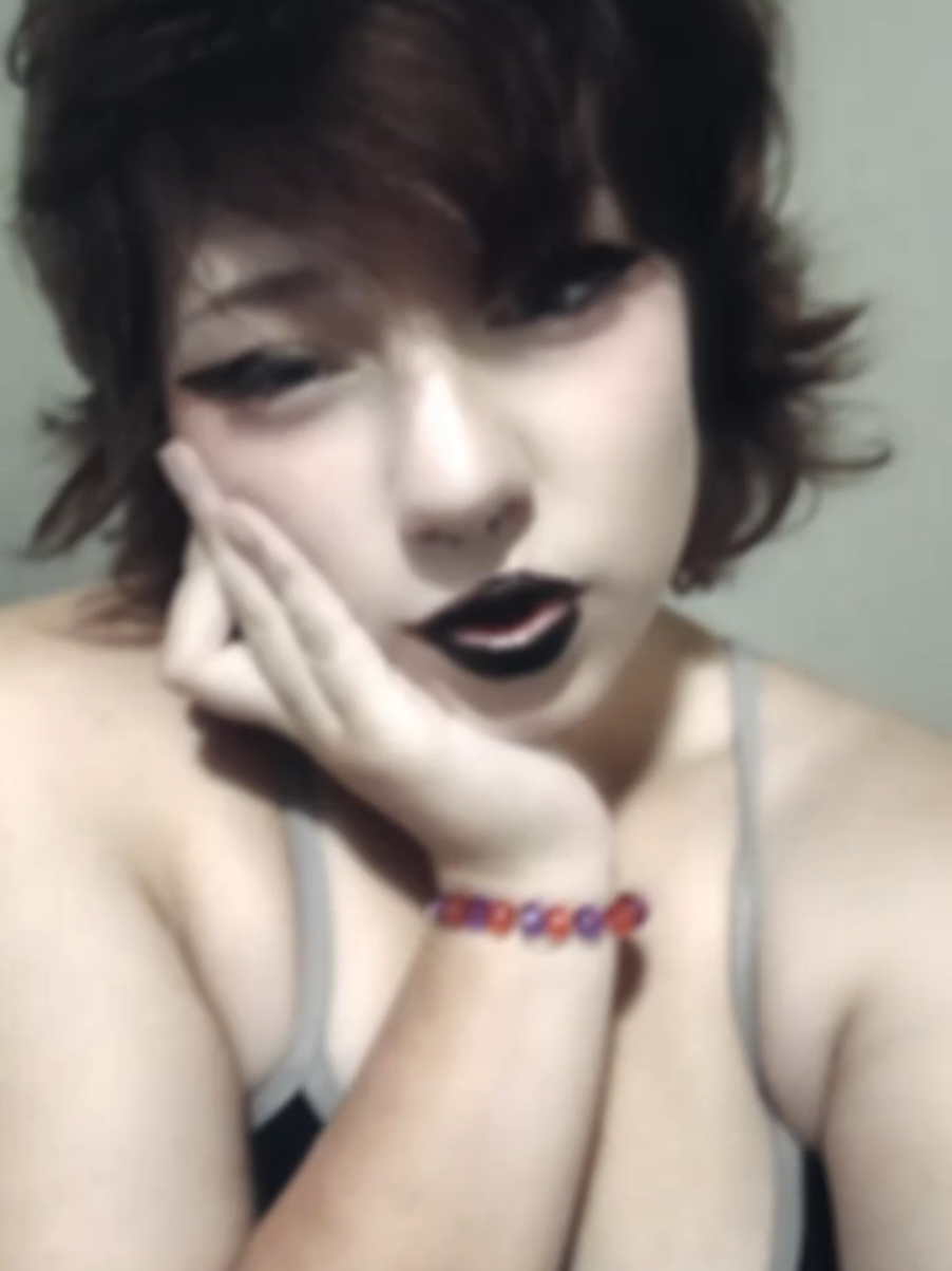 @Mona_On_Marzz