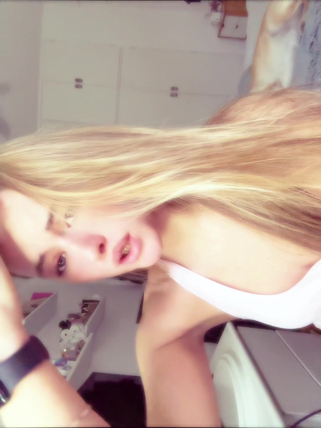 @anaavanmidd