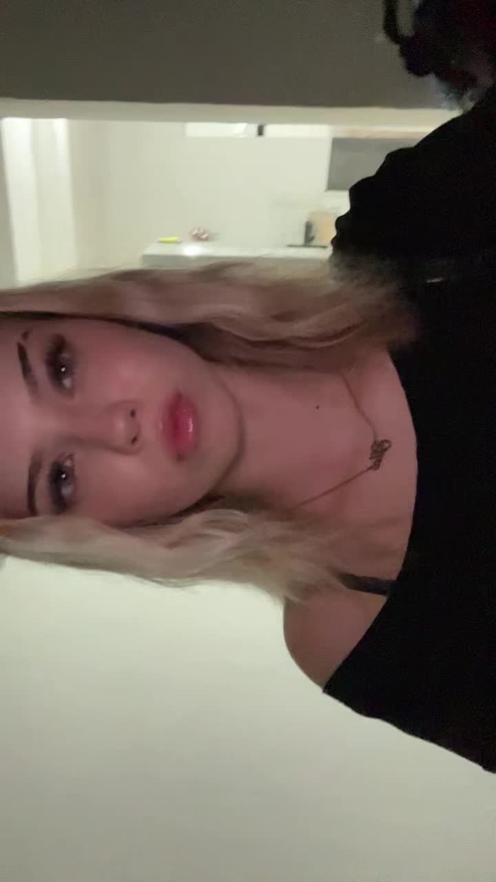 @️ella
