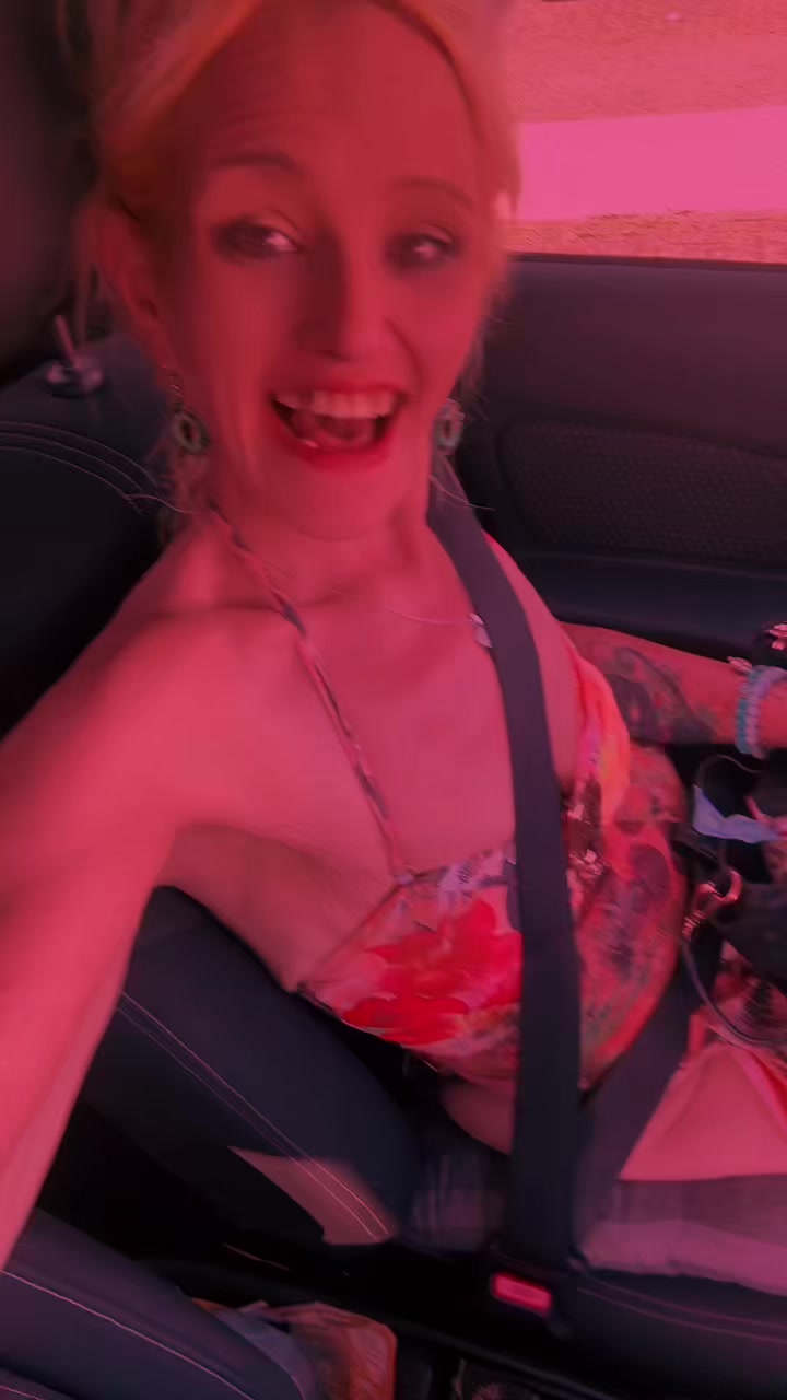 @Kitty_von_Mau^_^