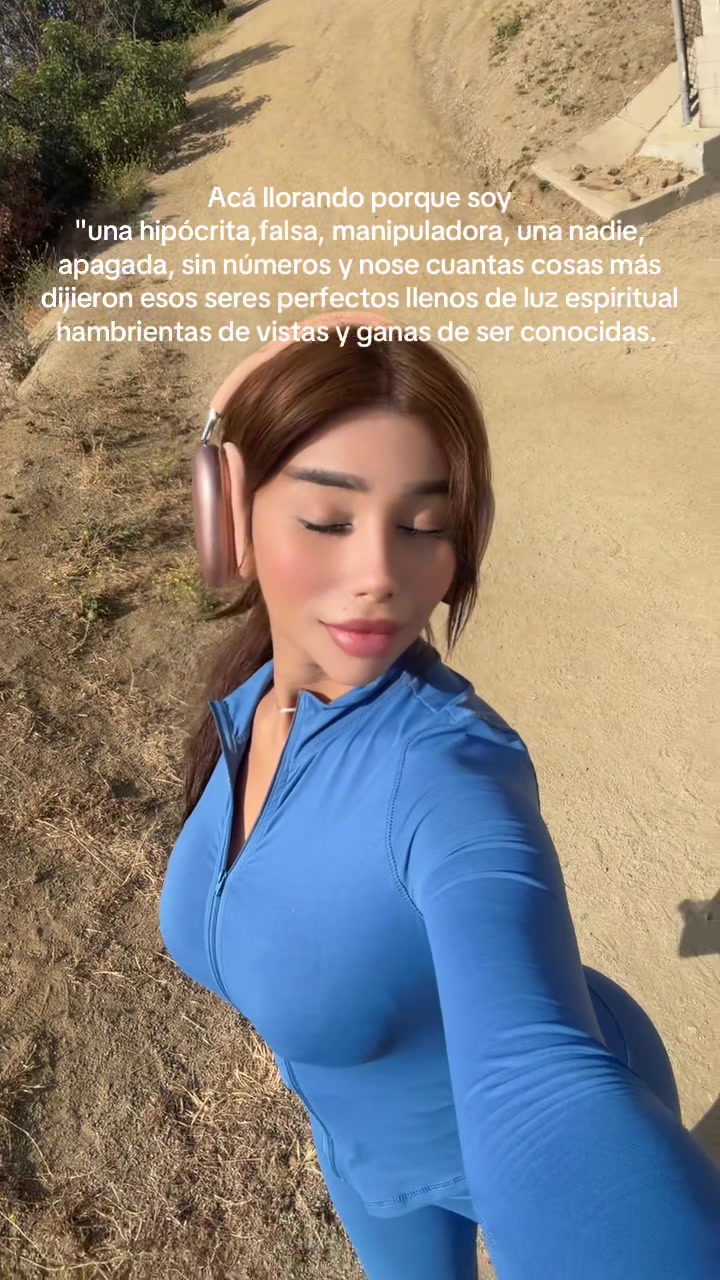 @Valeria Razavi 🍑💋