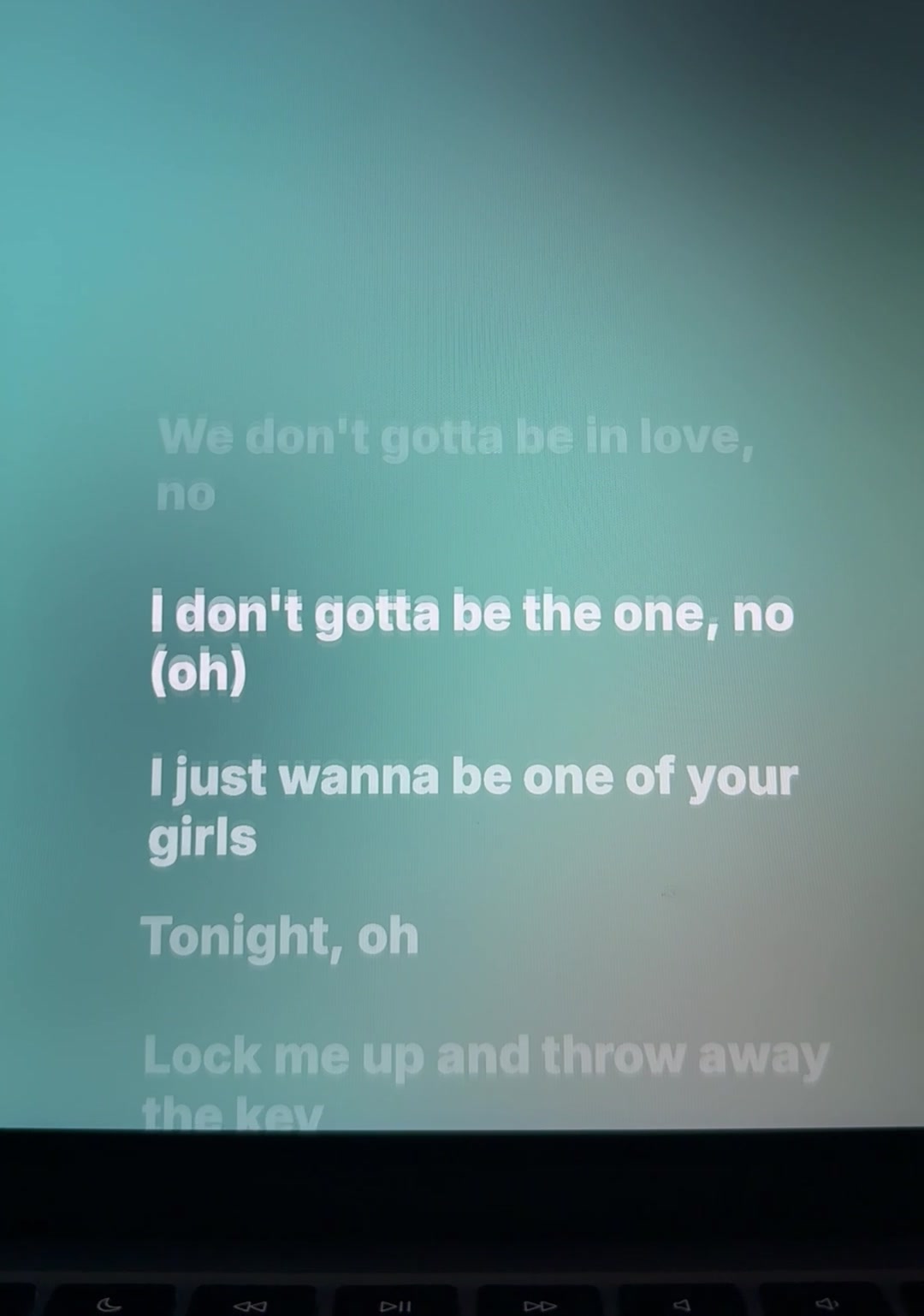 @🎧