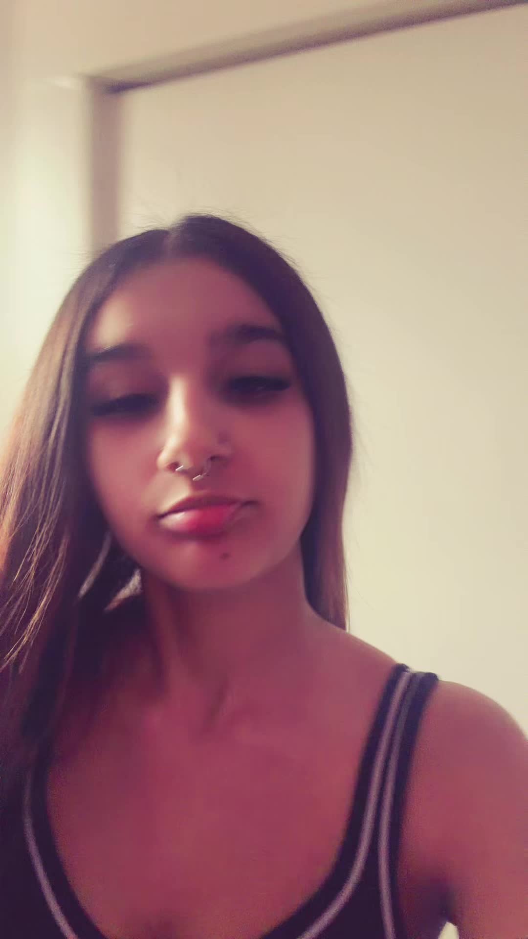 @👩🏽&zwj;❤️&zwj;💋&zwj;👨🏽