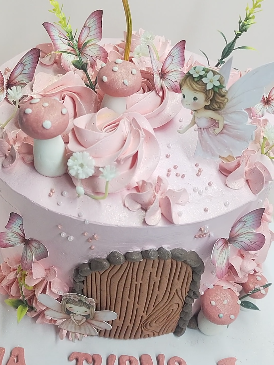 @Rooshi's cake kharian