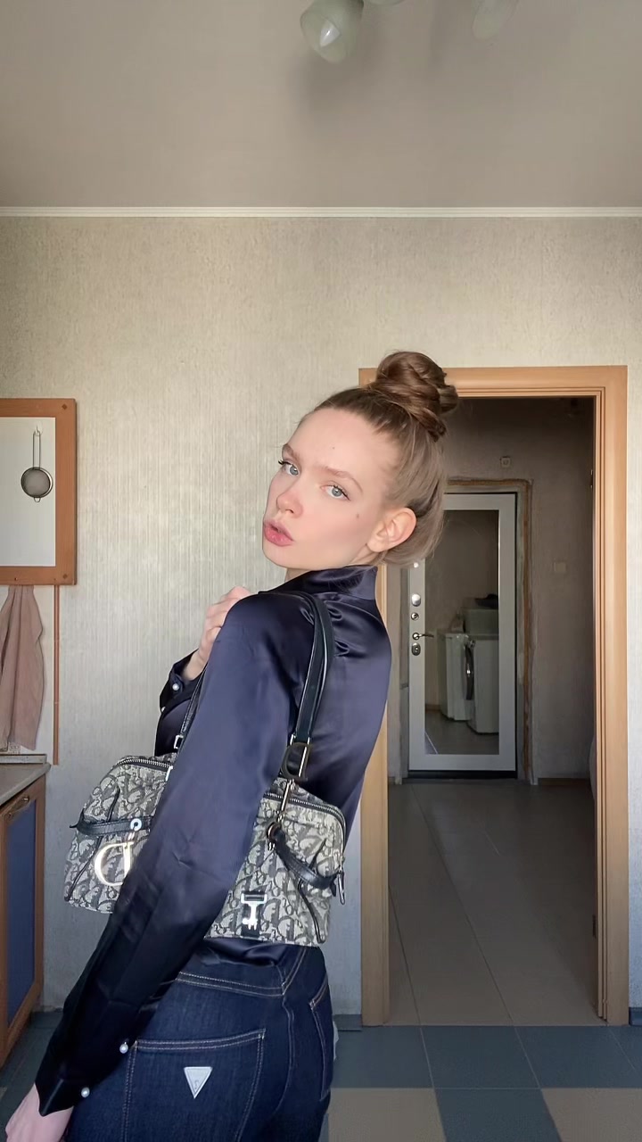 @юля