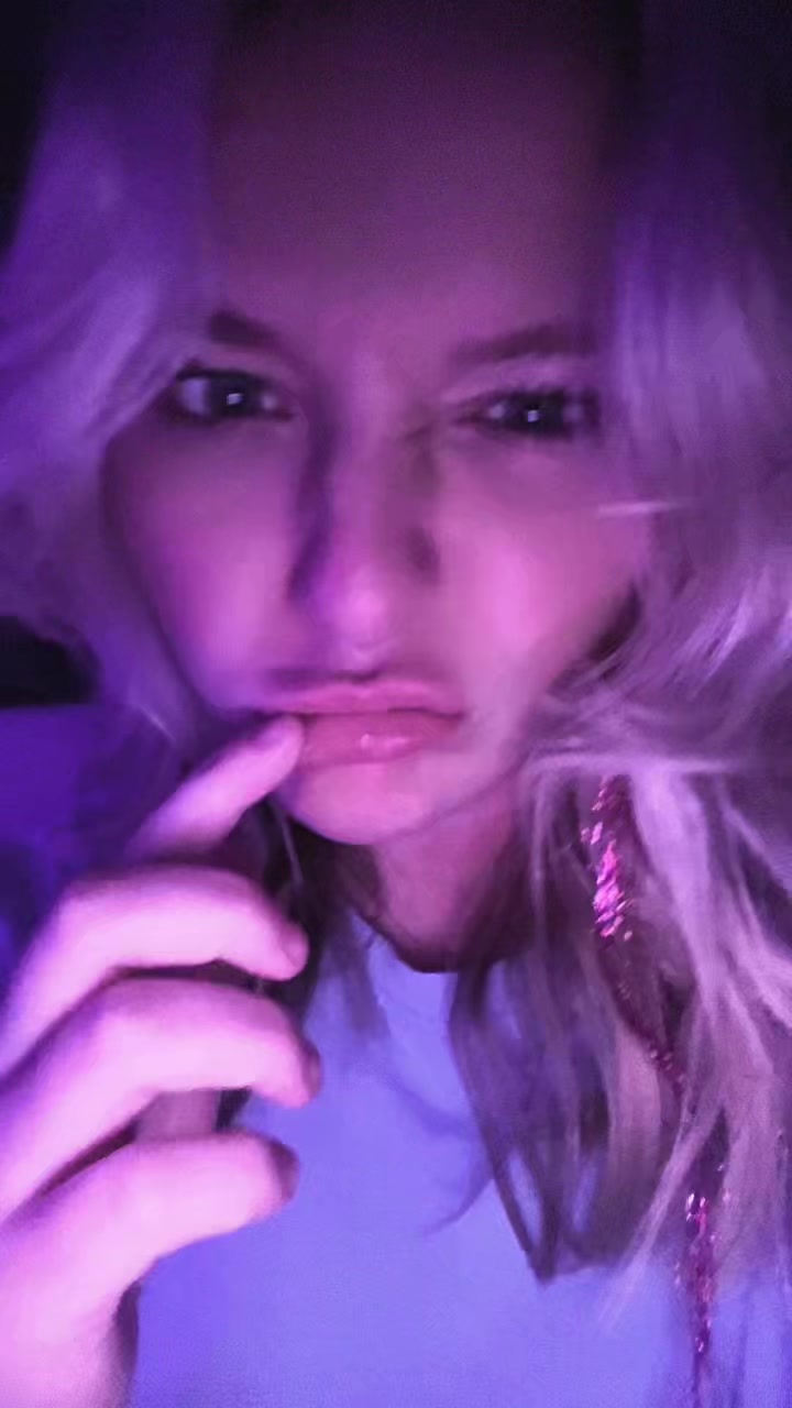 @Ava