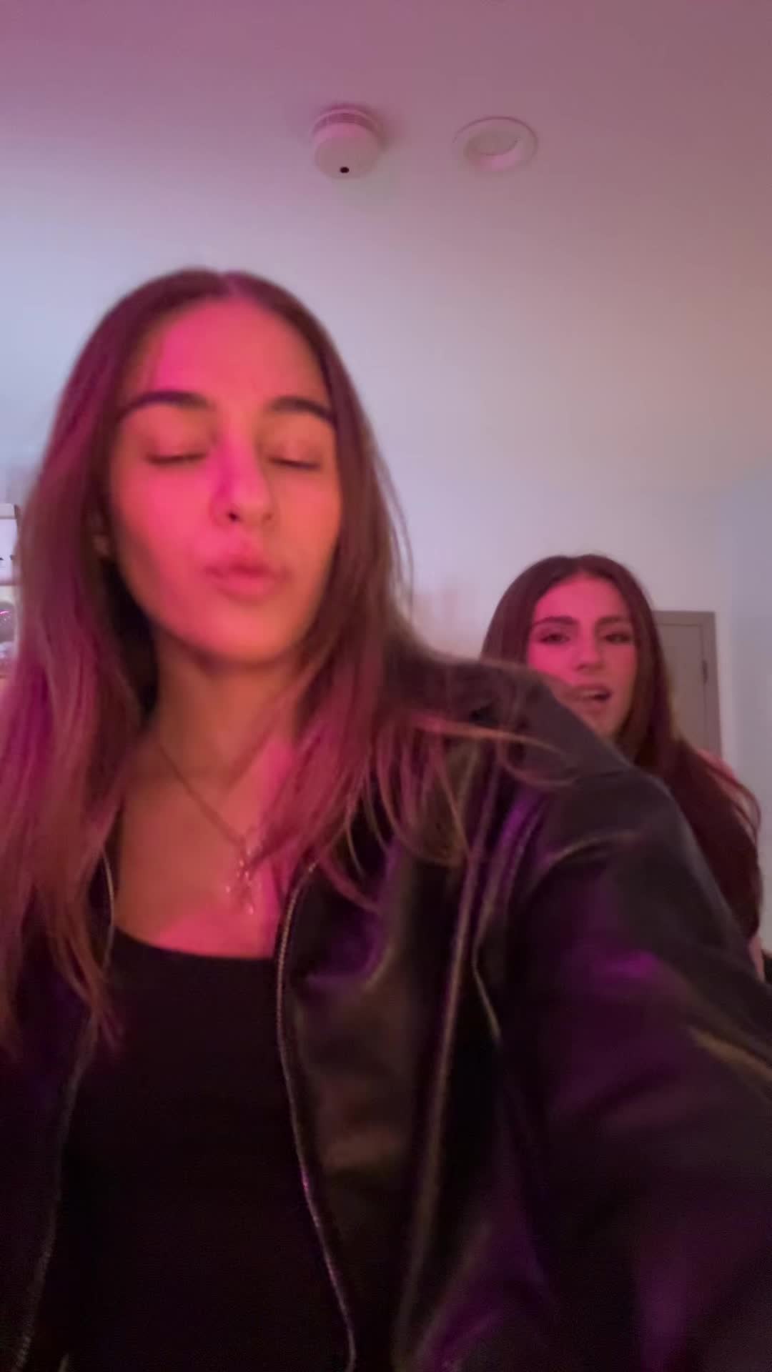 @Mia