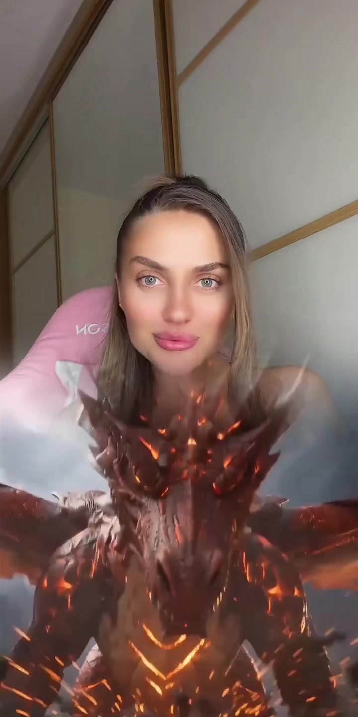 @Ella_001