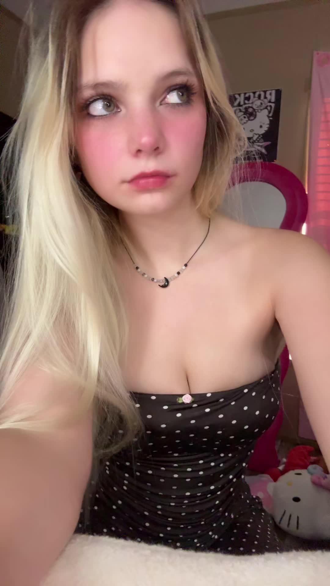 @holly Mae🖤