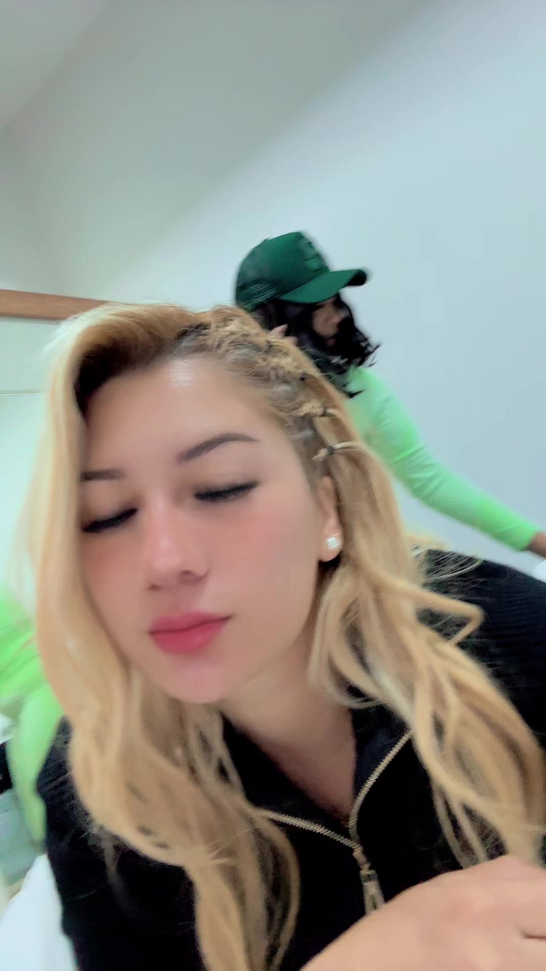 @Bella