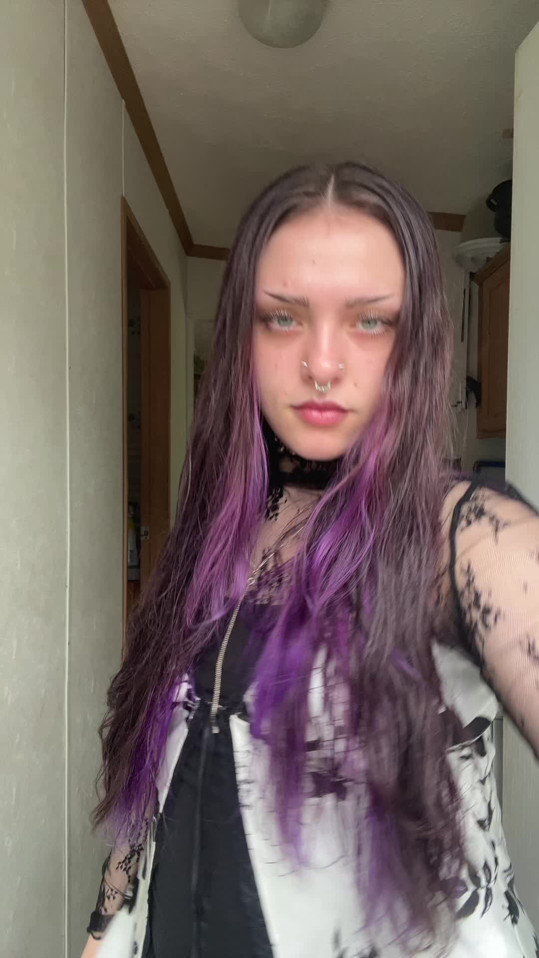 @/•᷅•᷄\Ⳋ