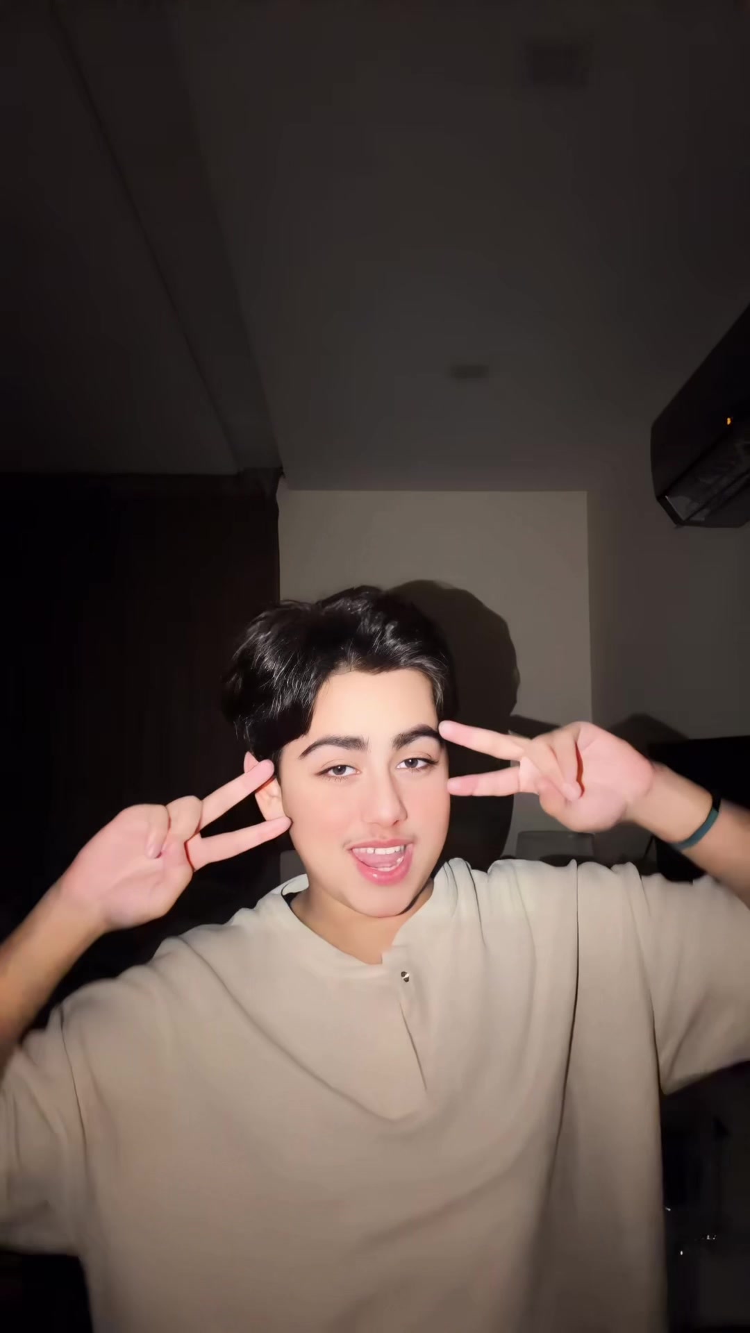 @𝙃𝙚: 𝘼  𝙒𝙊𝙇𝙁 🐺🥵