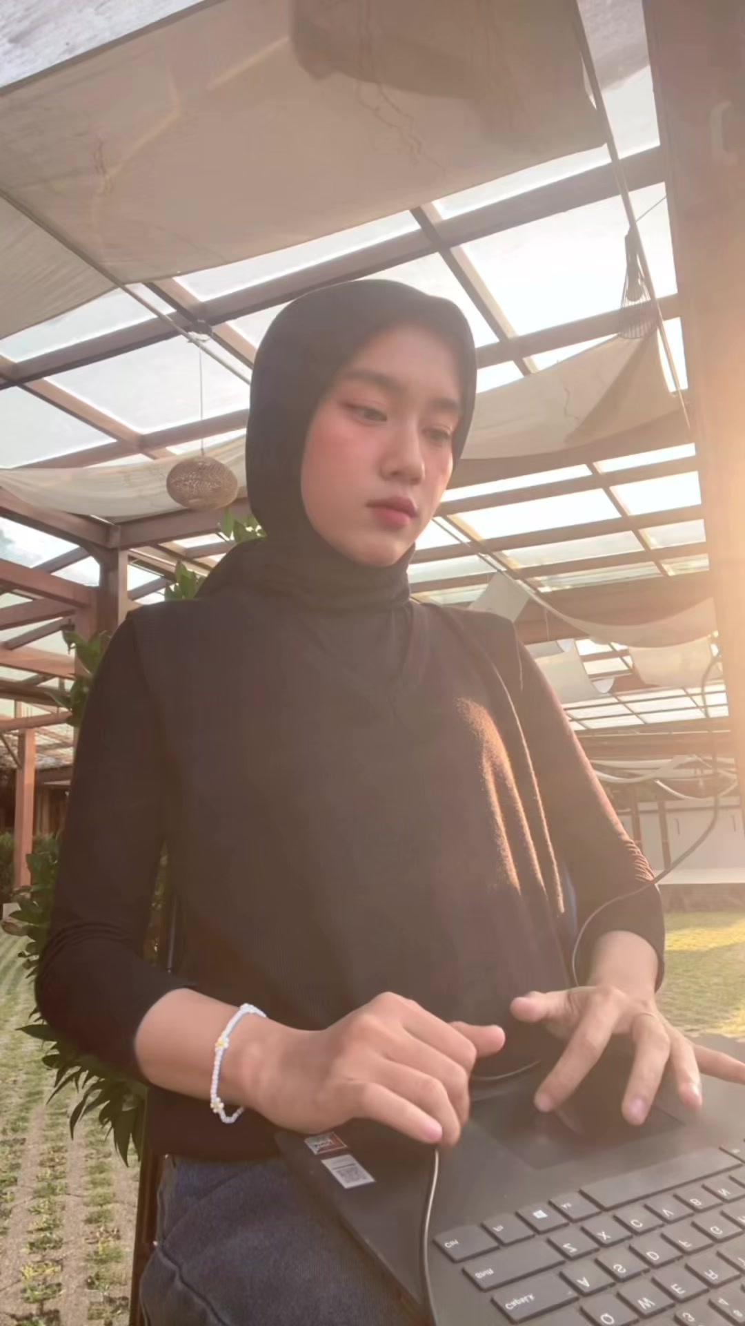 @indahazharinur