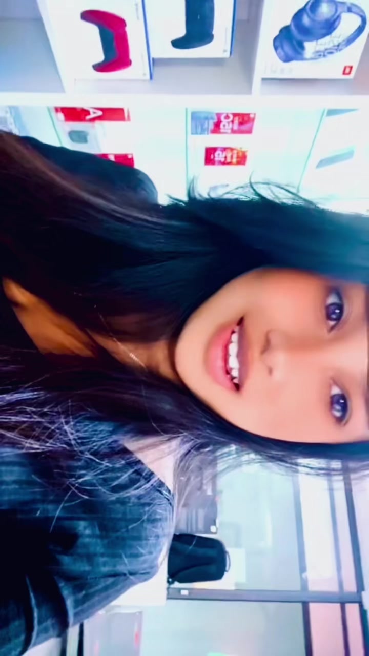 @𝒦ℴ𝓁ℴ𝒾𝓃𝒶 🍒