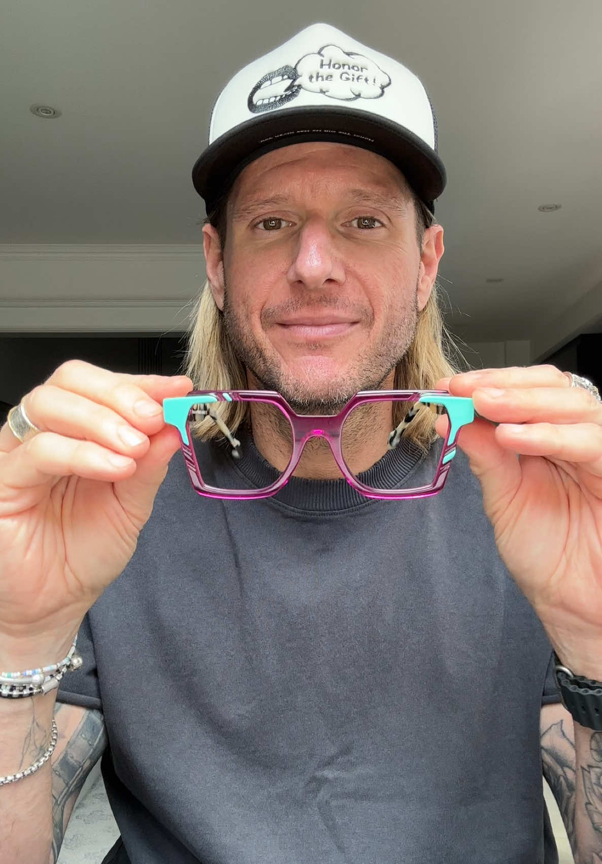 @Stevewearsglasses