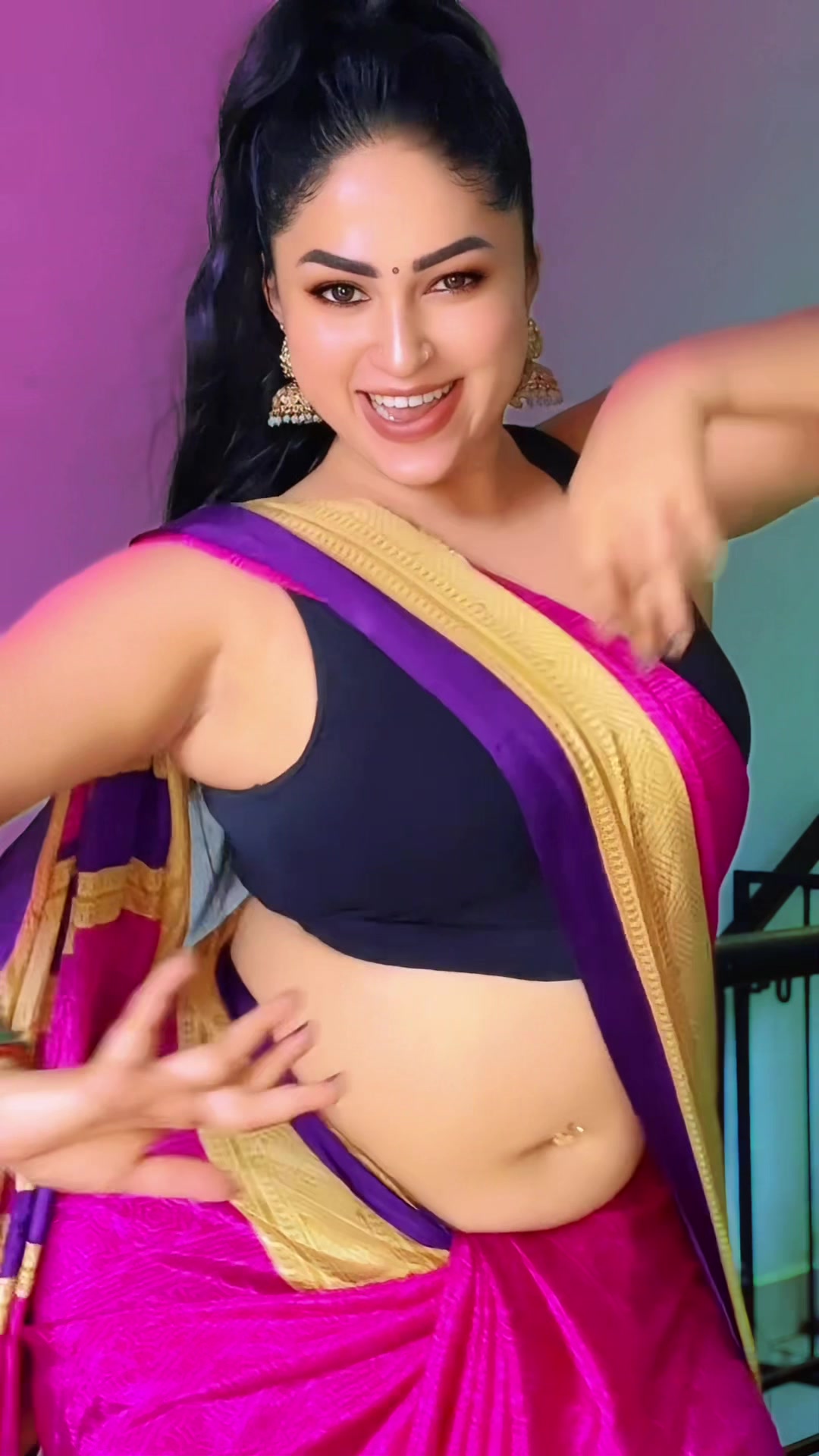 @M E E R A 🌸♌️🇱🇰