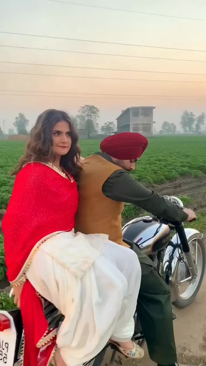 @zareen_khan