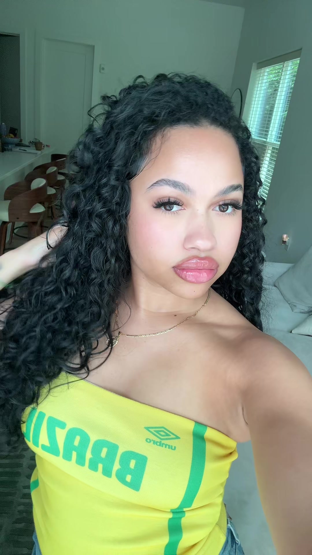 @Bella