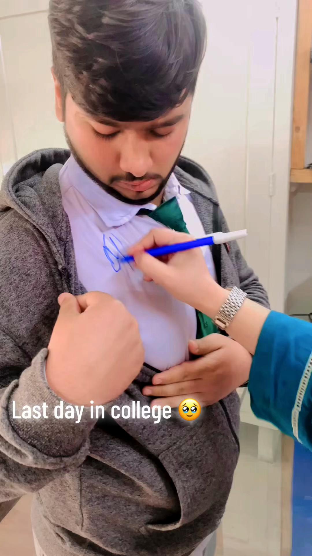 @Ďęçęñt—-böy☺️🙃