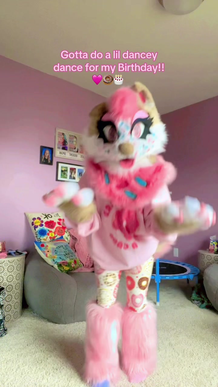 @Lottie The Dunkin Doggo