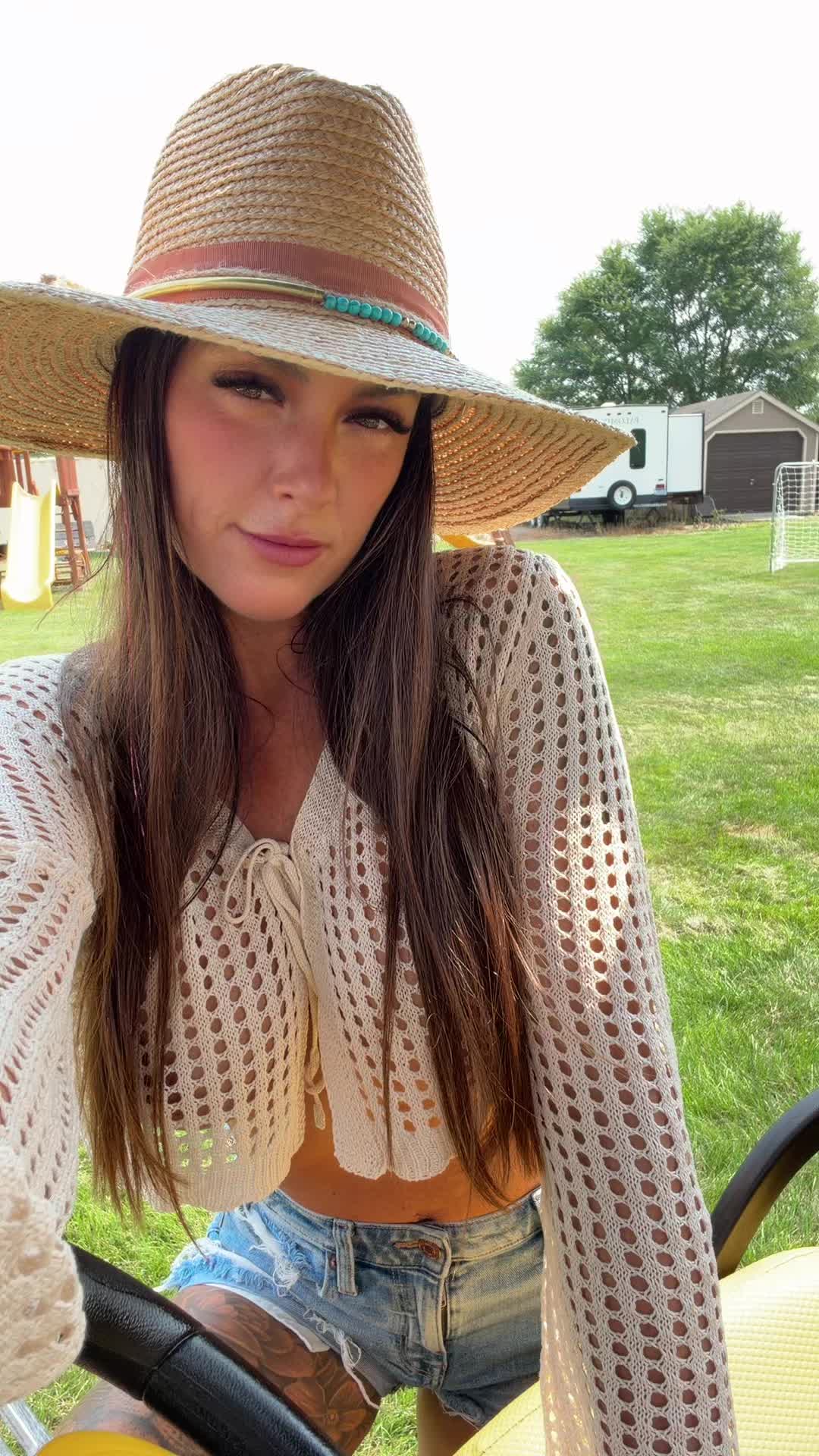 @averageuppermidwestgirl