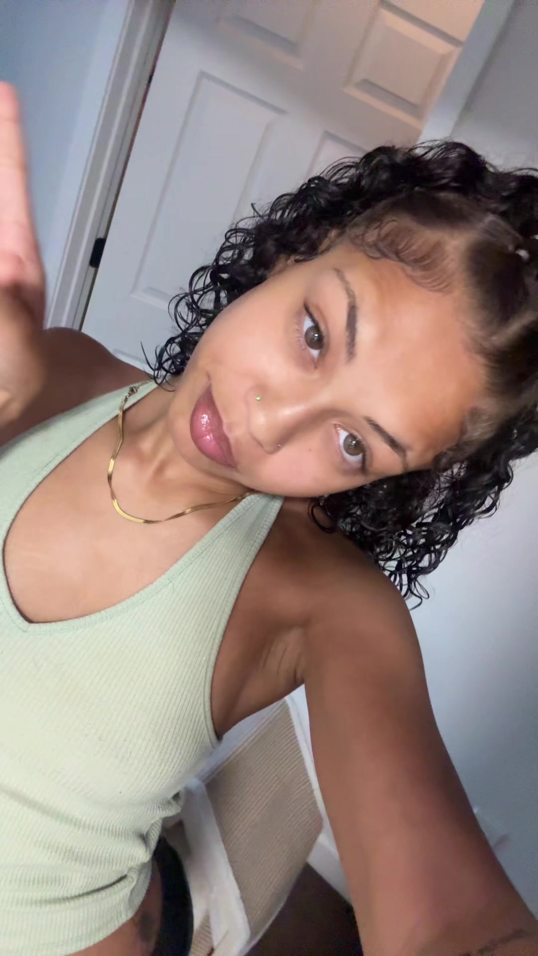 @Mony03_