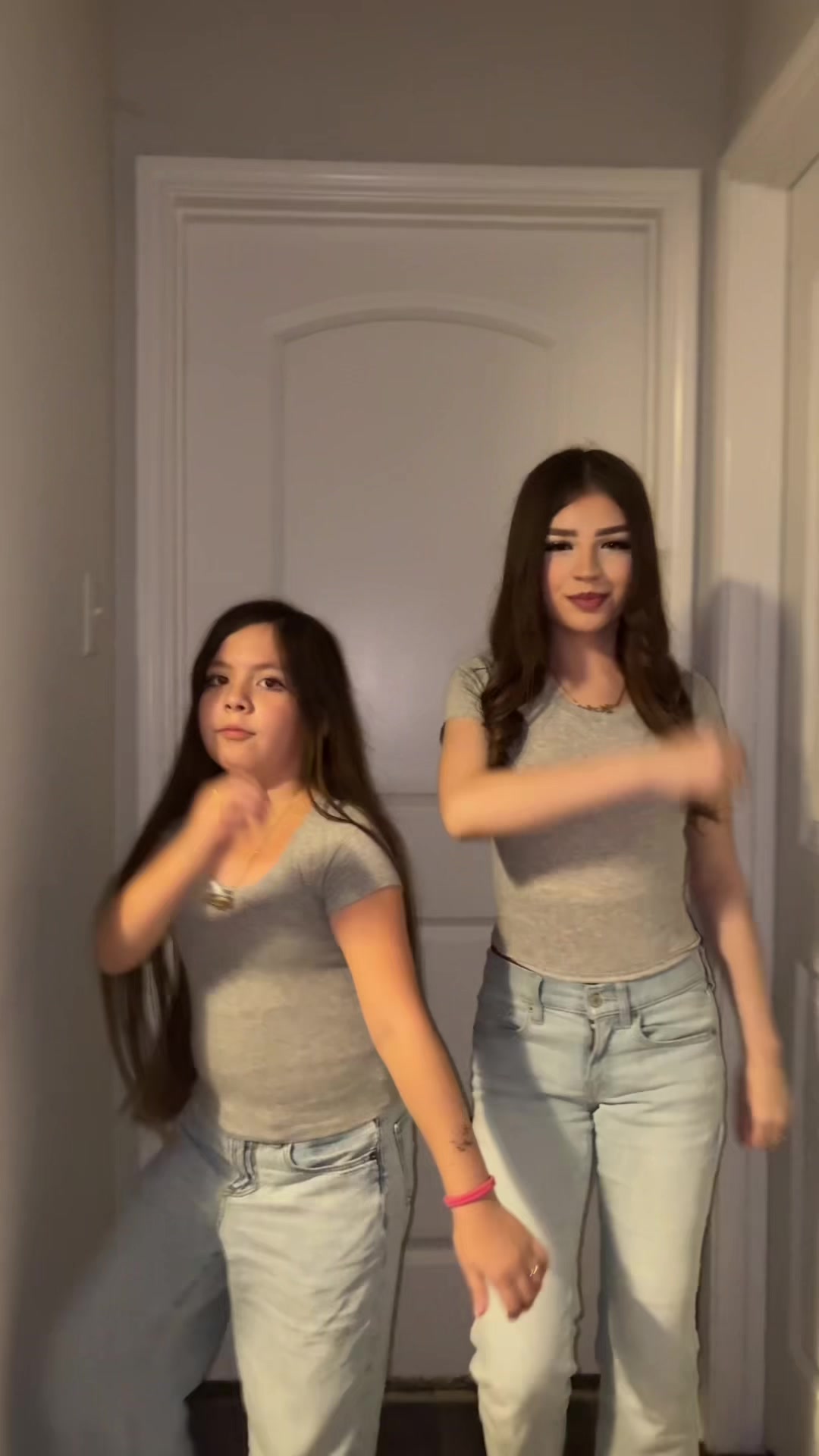 @Deliciaasisters