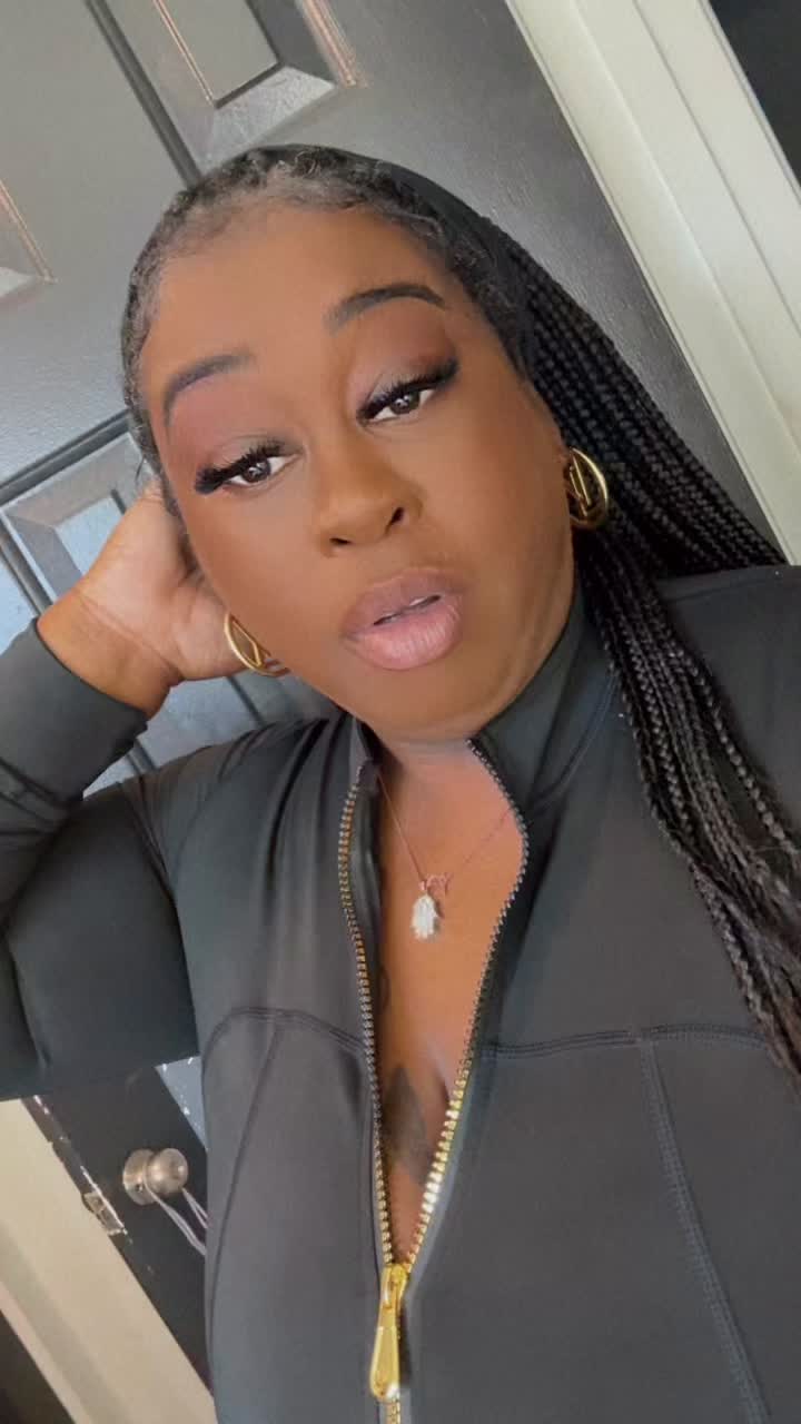 @AmomentWithDanni