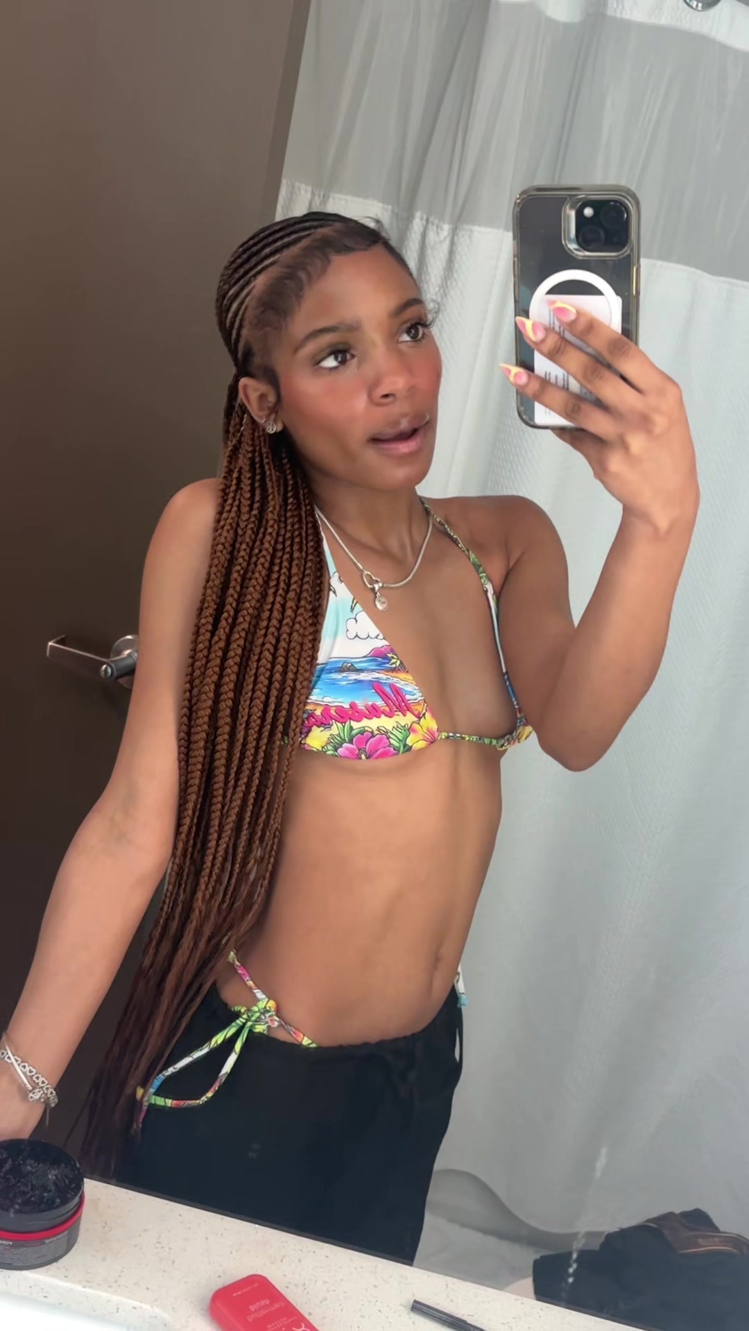 @kennaniicolee
