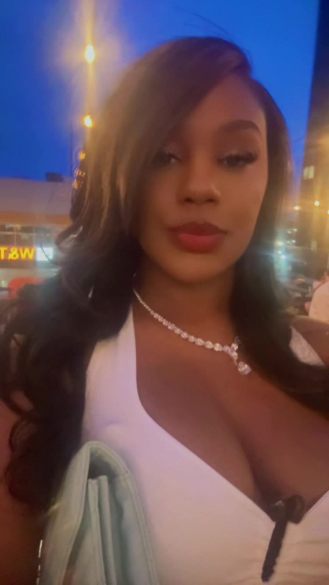 @GlamorousGi