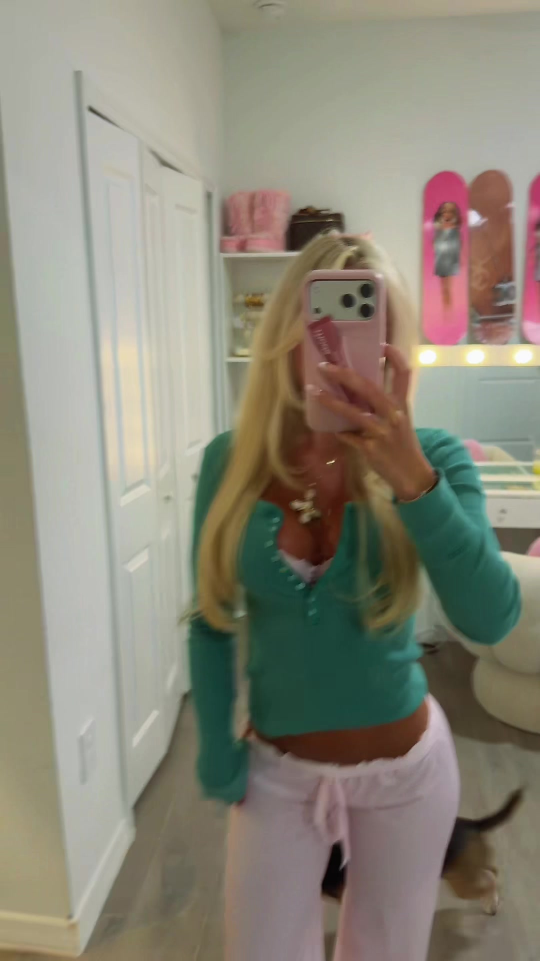 @alideckerrr