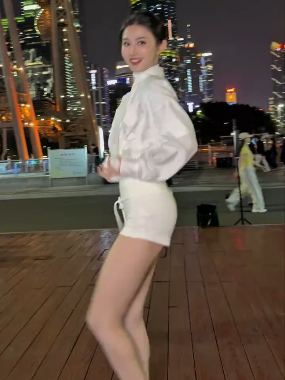 @Sally 雪莉 大笑笑