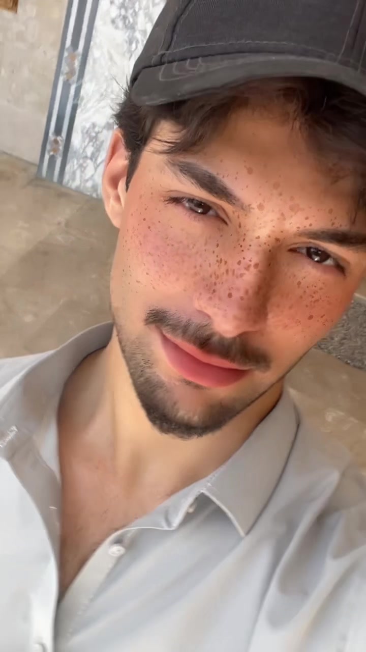 @𝘈𝘯𝘢𝘴 𝘬𝘩𝘢𝘯