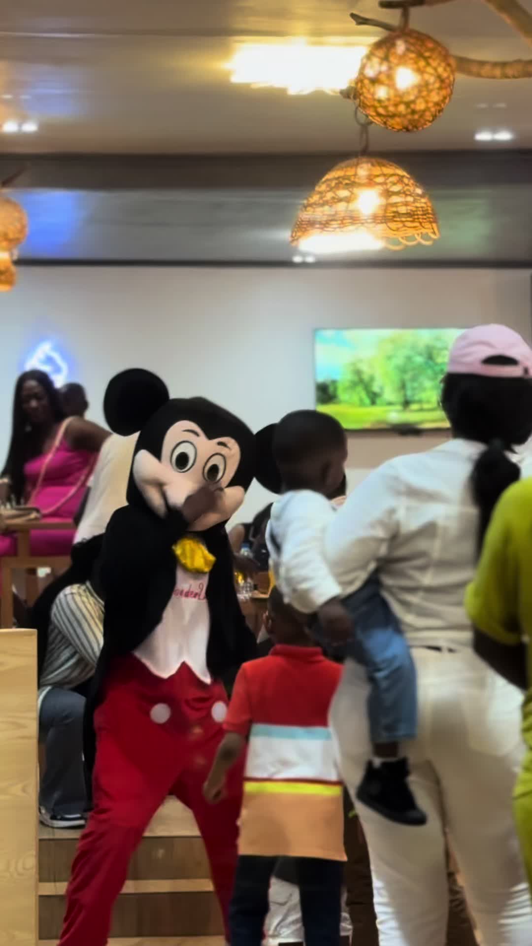 @WONDERLAND YDE