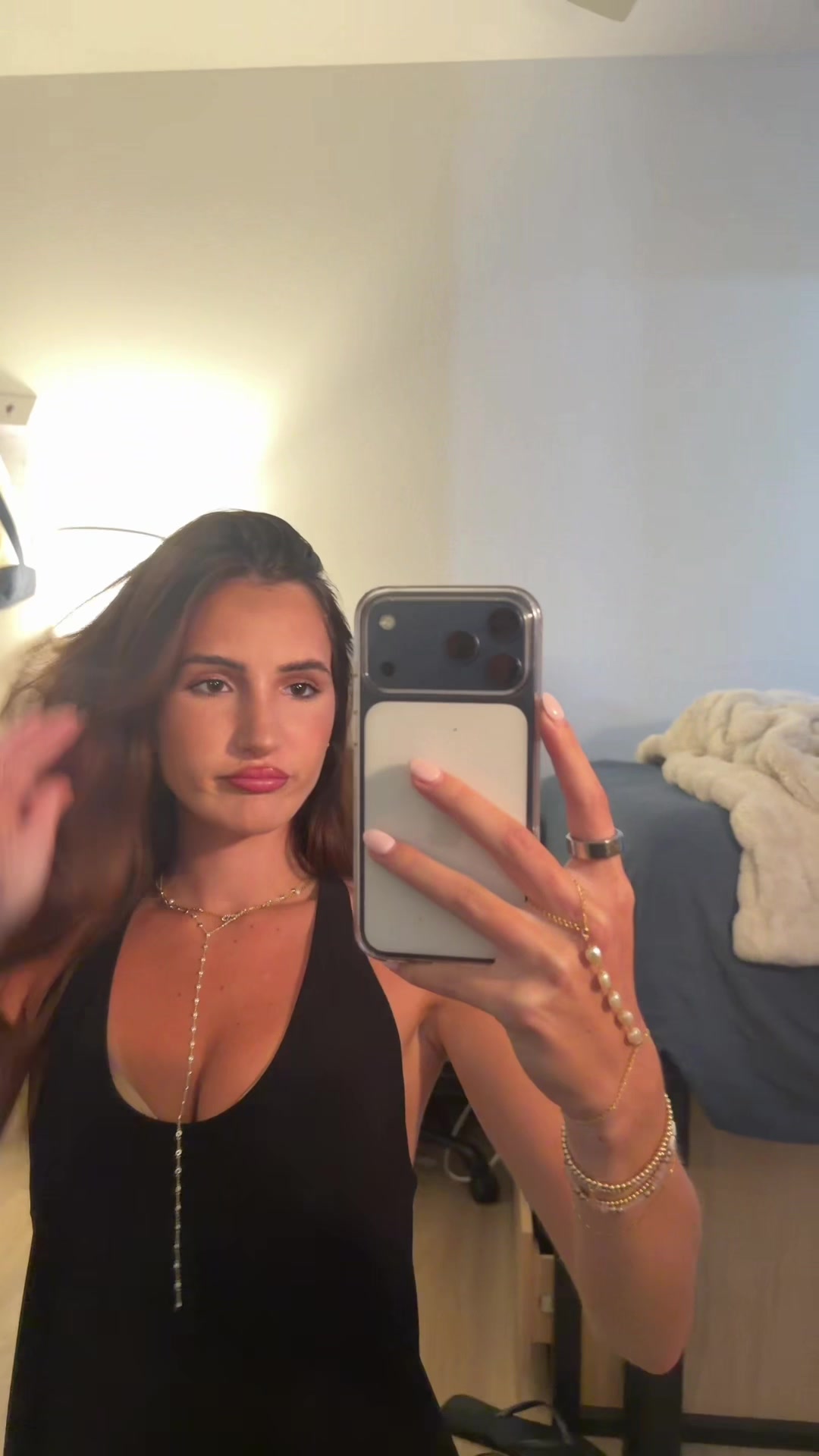 @bella
