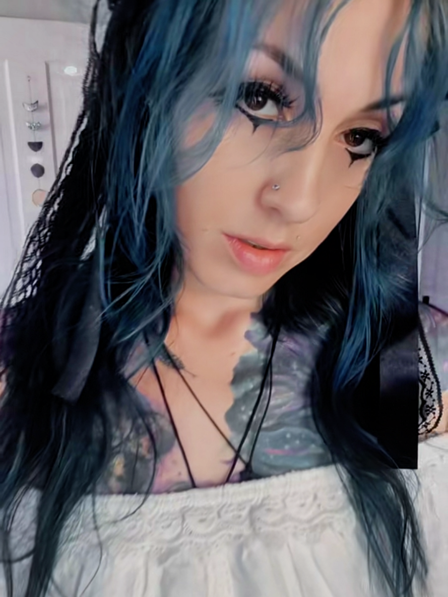 @HollyBorealis🌌