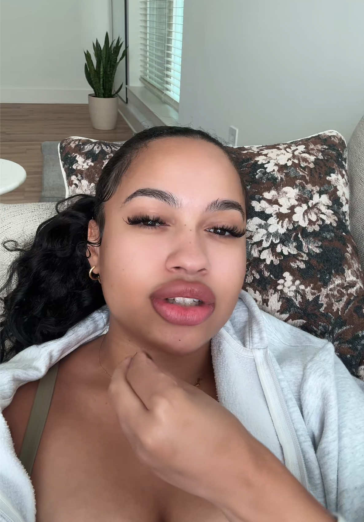 @Bella